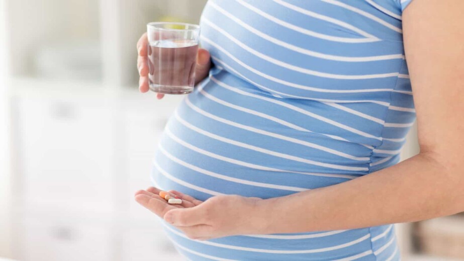 Pregnant woman taking vitamins