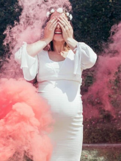 How should you dress for a gender reveal party?