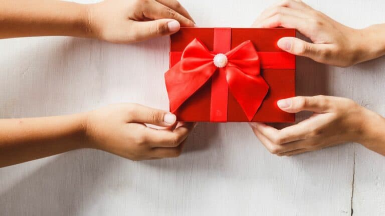 Woman Complains About Pressure To Spend A Fortune On Children’s Gifts
