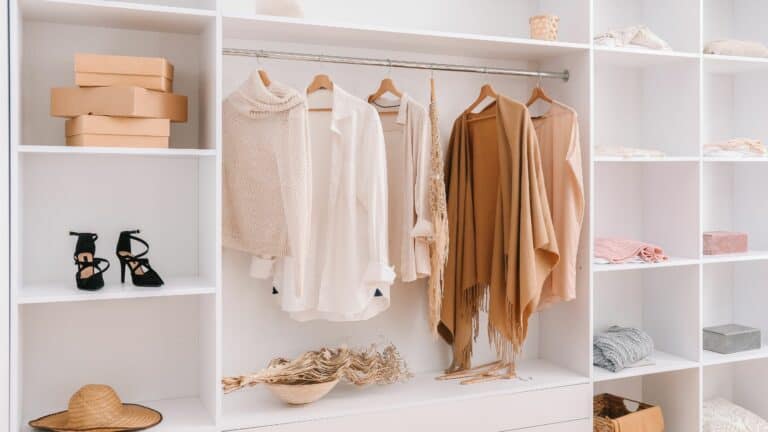 Capsule Wardrobe: The Ultimate Guide to Simplify Your Closet