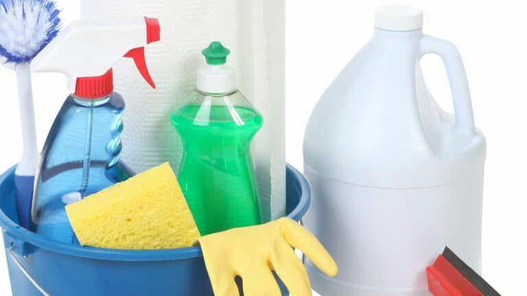 18 Simple Cleaning Hacks with Baking Soda and Vinegar