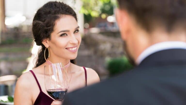 9 First Date Conversation Starters That Will Keep Your Date Hooked