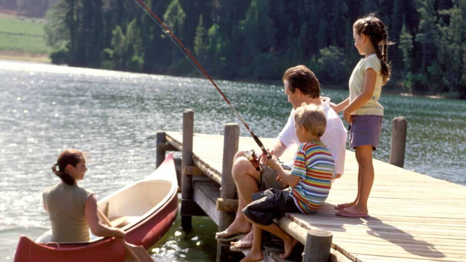 Family recreation at lake