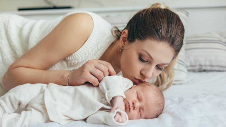 All The Reasons You Must Try To Breastfeed Your Newborn