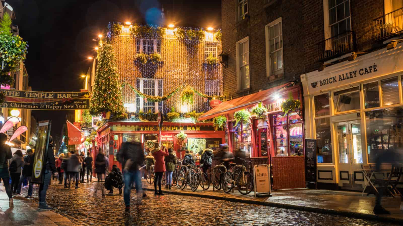 View of famous Temple Bar at night